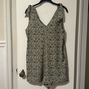 BCBGeneration Floral Romper Vintage Style Tie Shoulder S